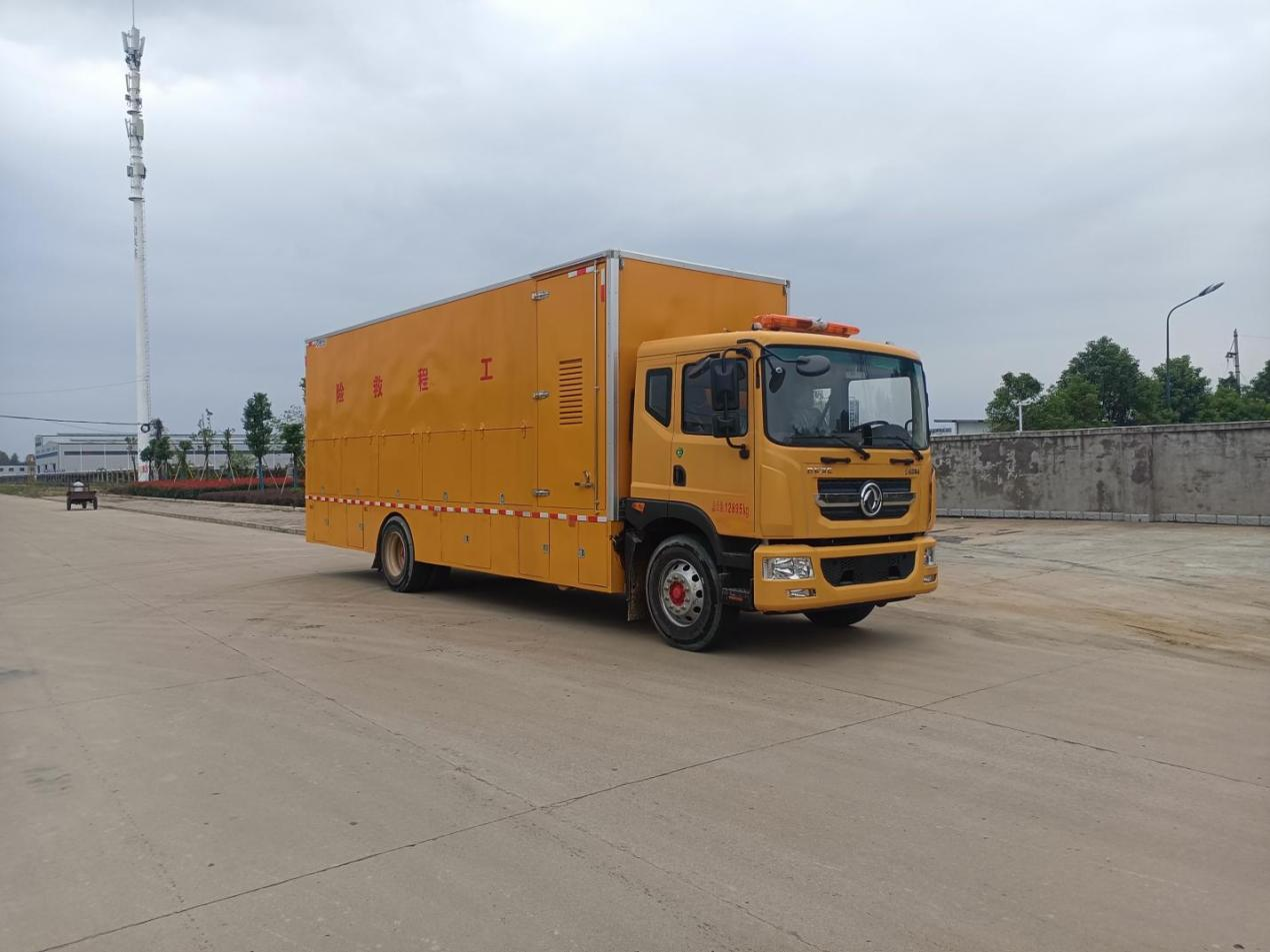 东风D9多利卡6000方救险车