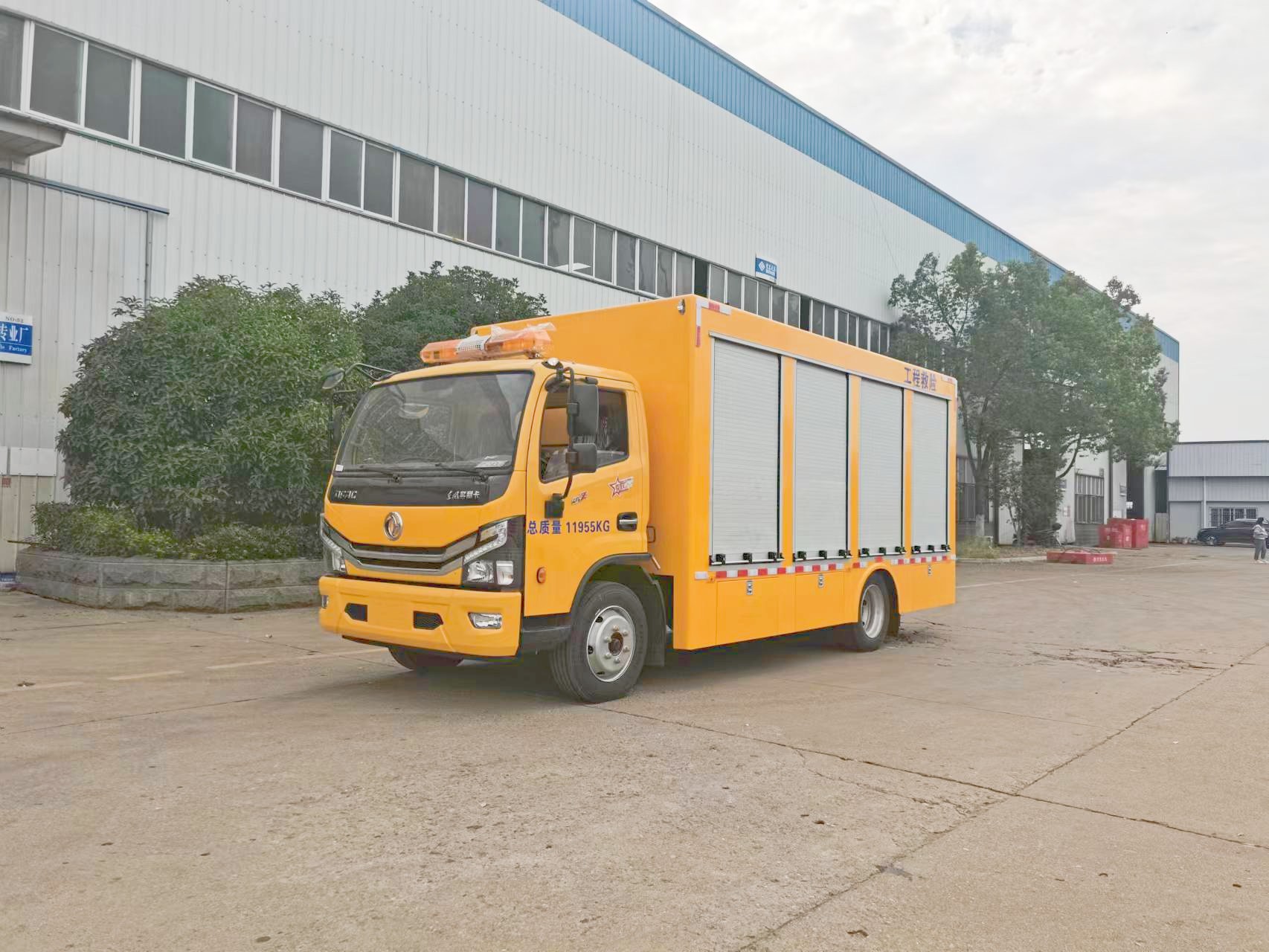东风多利卡D7 2000方排水车(便携)
