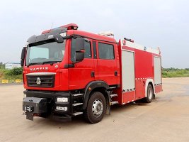 重汽AP80主战消防车