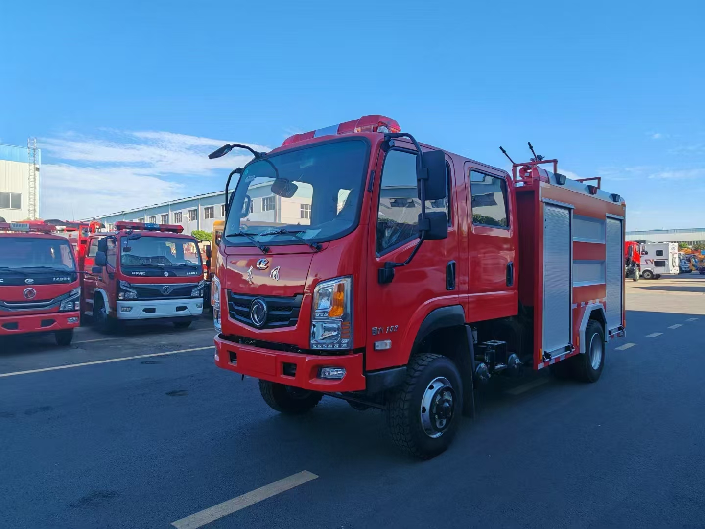 东风四驱3.5吨水罐消防车