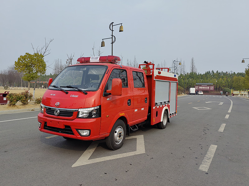 蓝牌东风1吨水罐消防车