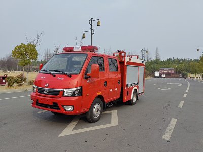 蓝牌东风1吨水罐消防车