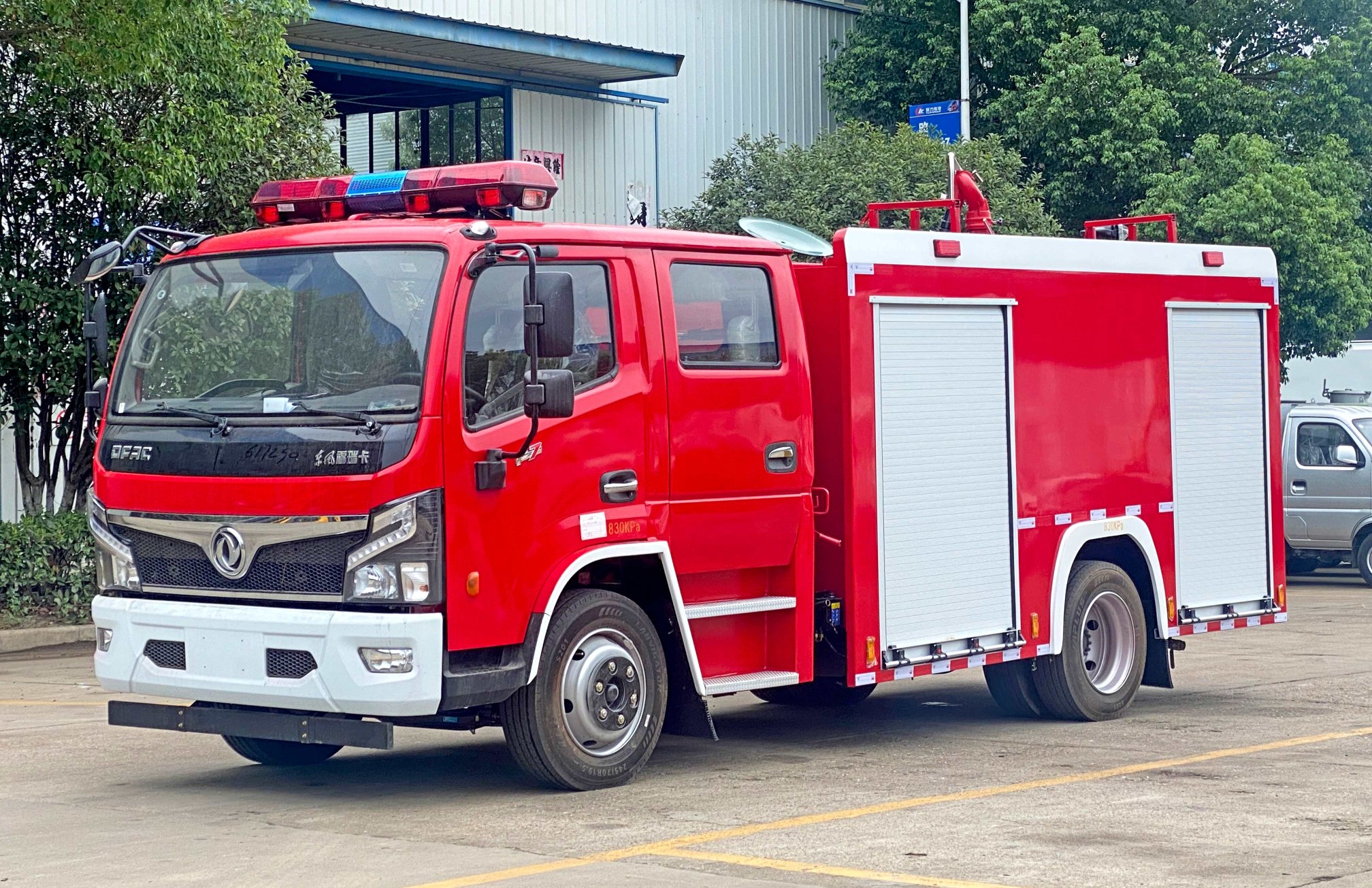 东风4吨水罐消防车