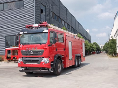 18米12吨举高喷射消防车